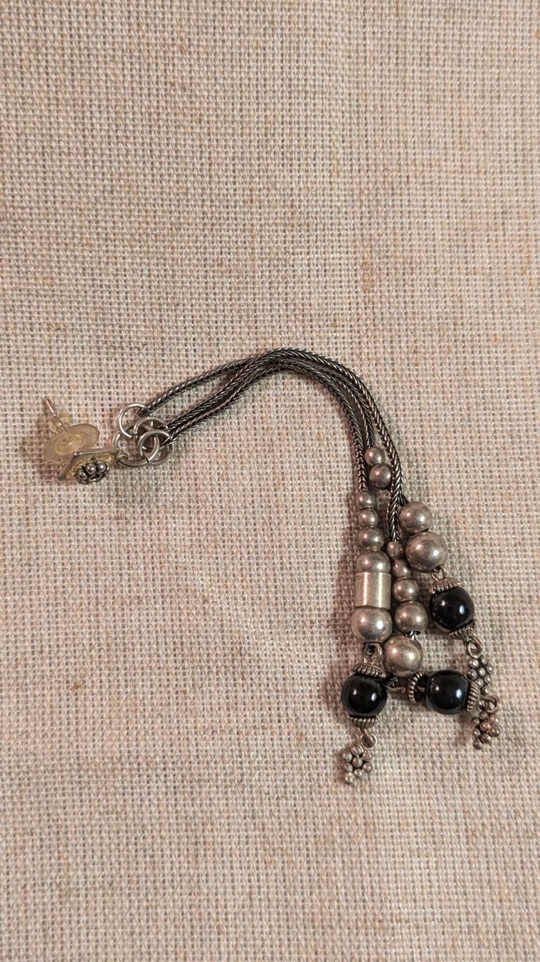 Ohrringe & -stecker: Einzelner, silbriger Ohrring mit 3 Anhängern – Gebraucht aus Basel von Shikari