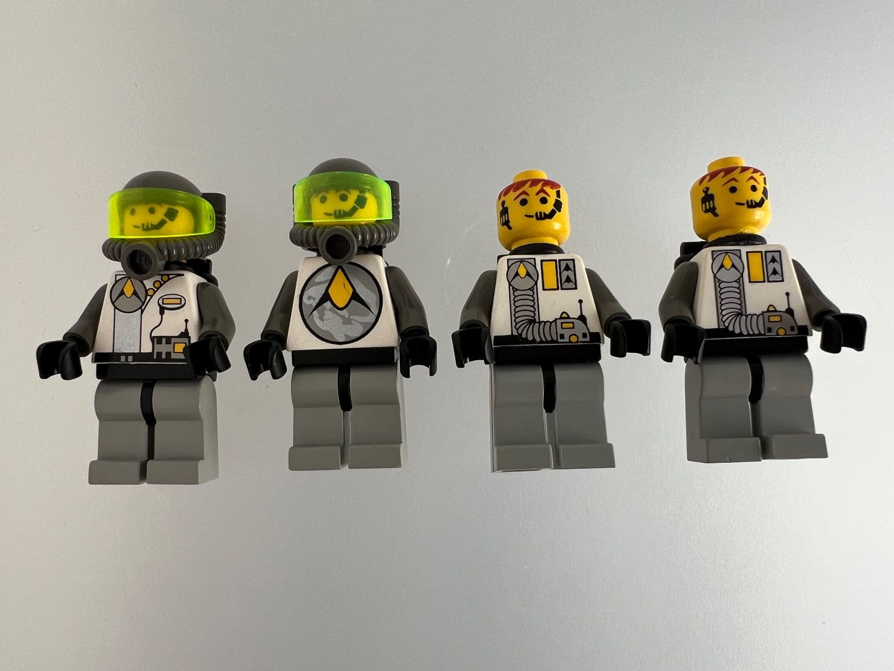 Lego Spielzeuge: Lego Space Figur 4x – Gebraucht aus Uttigen von sonorsonic