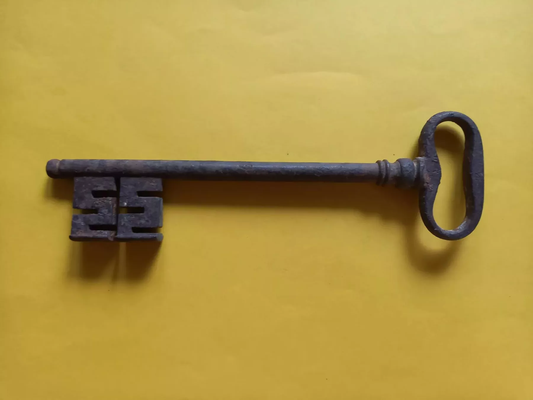 Chiavi: Clef ancienne en fer forgé – Usato da Rossens FR venduto da Souris1