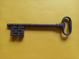 Clef ancienne en fer forgé