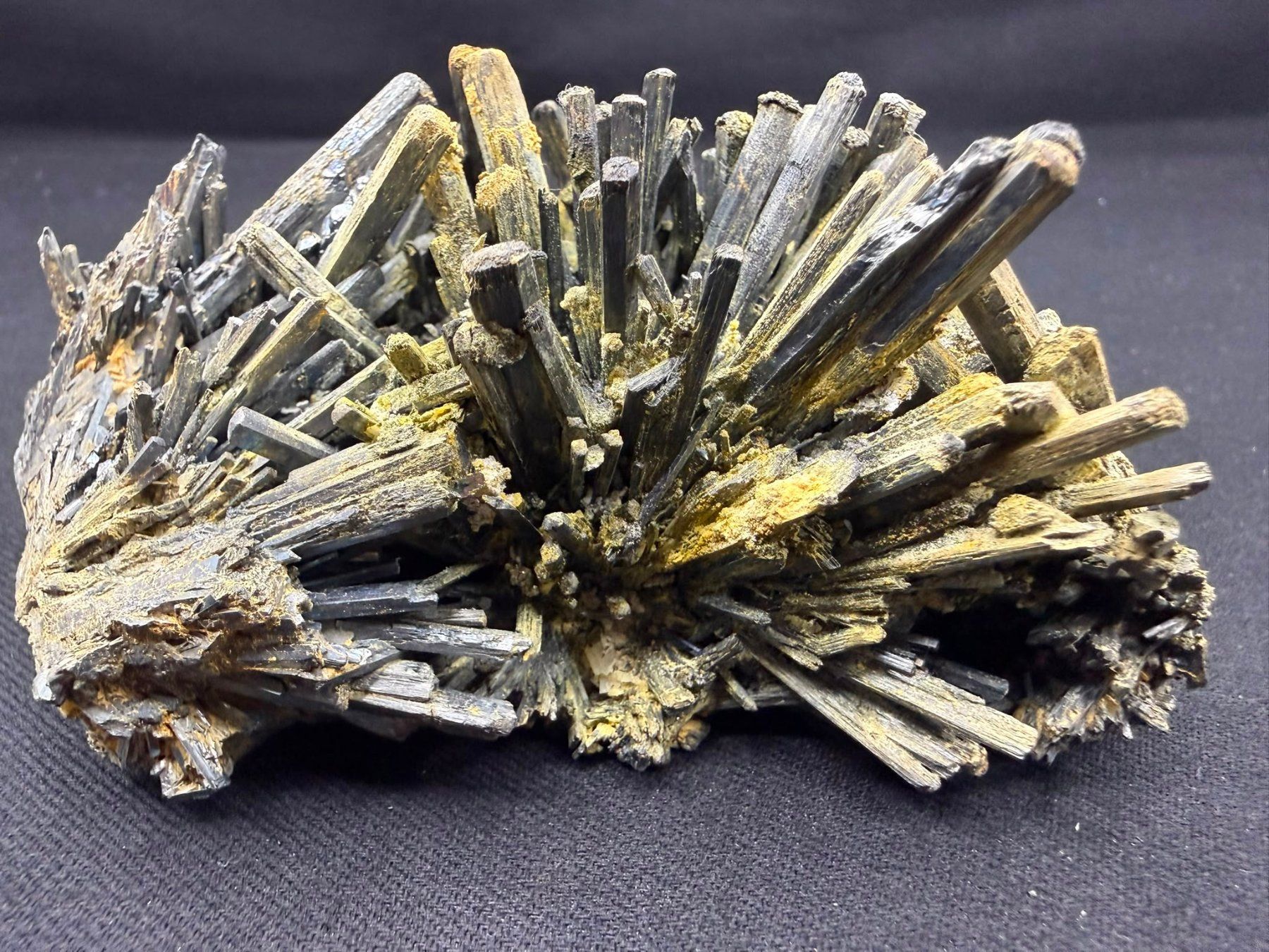 Minerali & Pietre curative: Stibnit mit Stibiconit Überzug – Usato da Schinznach Bad venduto da Demerald 2