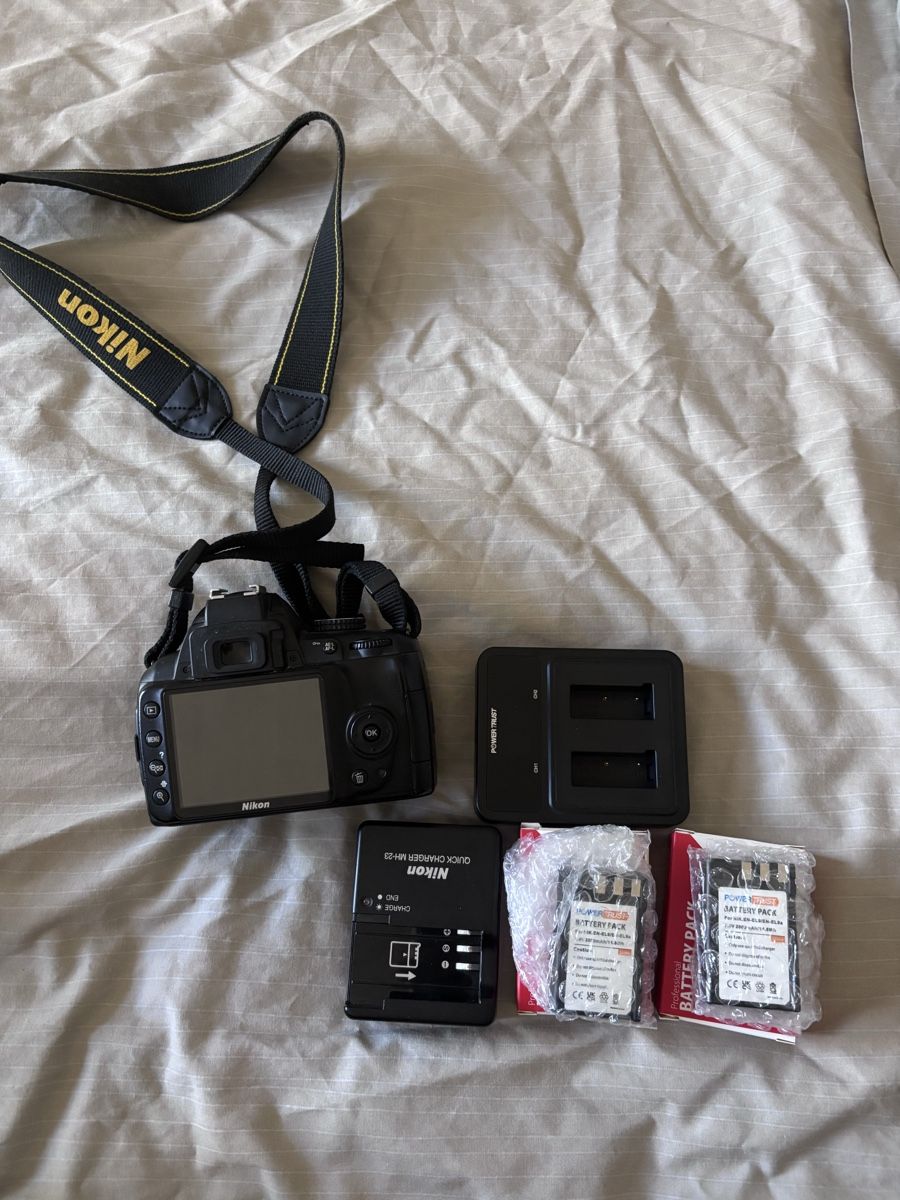 Nikon Kamera: Nikon D3300 DSLR camera with accessories good condition – Gebraucht aus Bern von bos_kh75 3