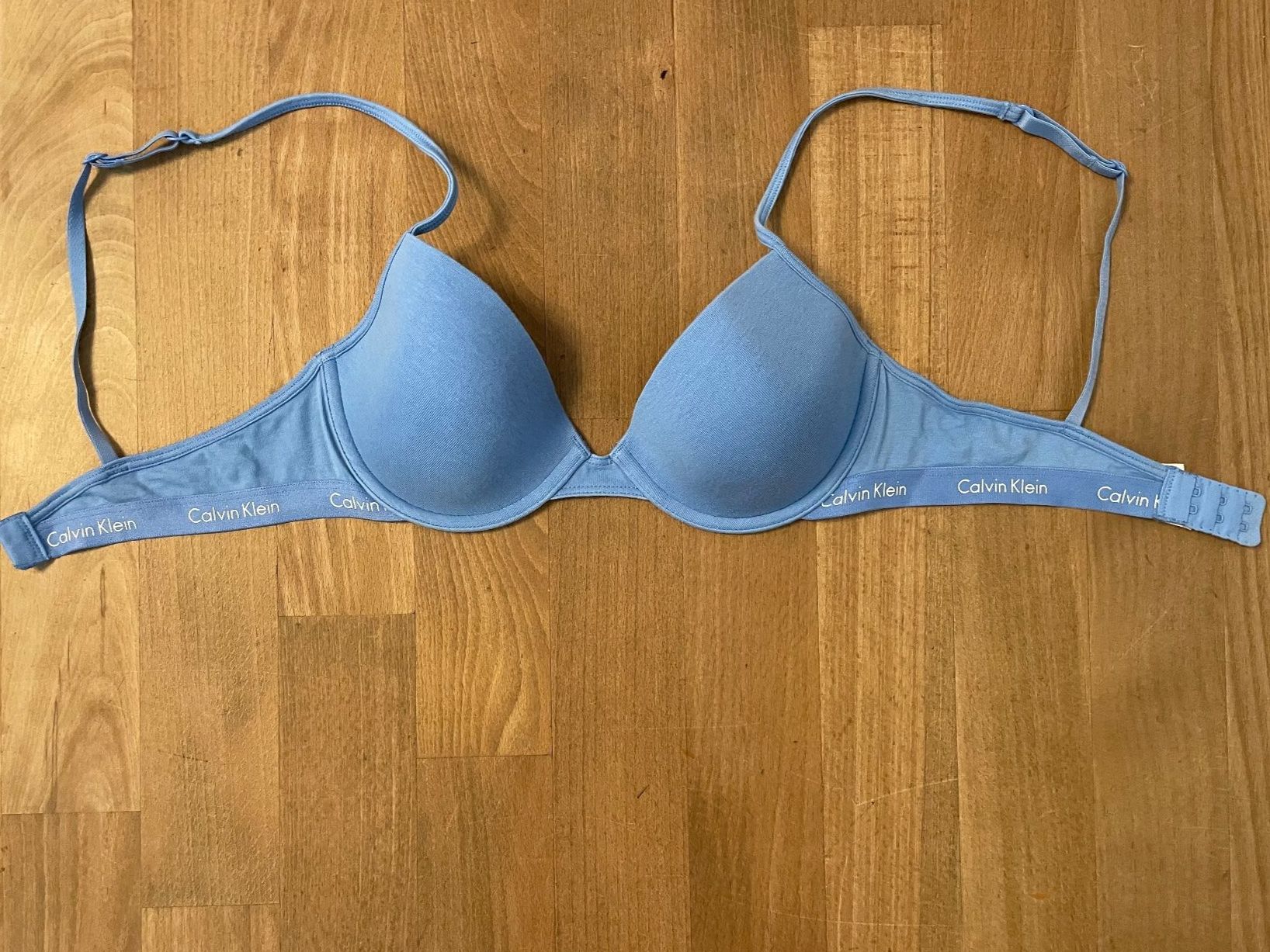 Calvin Klein Autres dessous: hellblauer Calvin Klein BH - Gr. 75 B - guter Zustand – D'occasion à Winterthur par Schwestere
