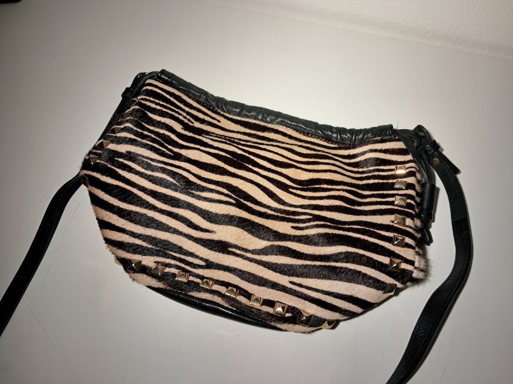 Zara Borse da donna: Zebra Print & Studded Leather Crossbody Bag – Usato da Zürich venduto da olivier0310 3
