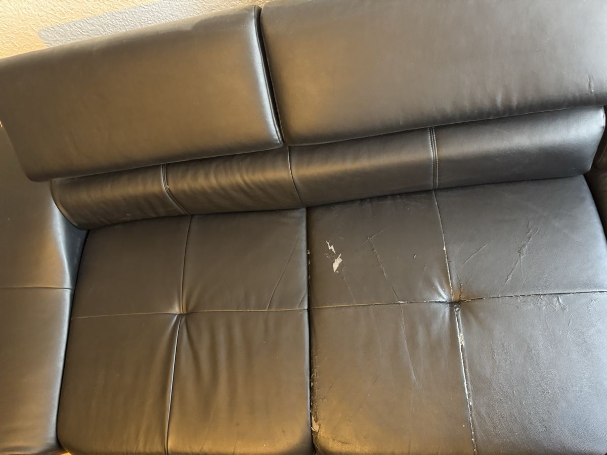 Divani: Ecksofa Kunstleder schwarz mit Gebrauchsspuren – Usato da Bern venduto da Sa__lee 2