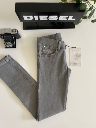 DIESEL JEANS 0111C STRETCH Getlegg Gr. 24 Grau Fr. 189.90,-