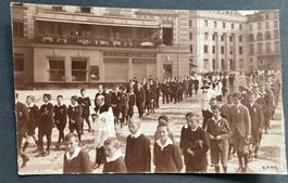 Luzern Prozession v. Gebäude Maison Bucherer Bijouterie~1920