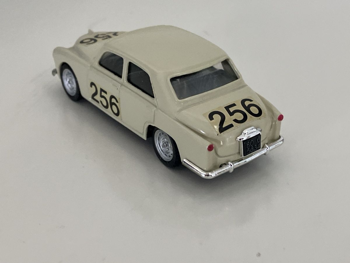 Alfa Romeo Modellini d'auto: Alfa Romeo 1900, Brumm 1:43 – Usato da Seuzach venduto da steig43 2