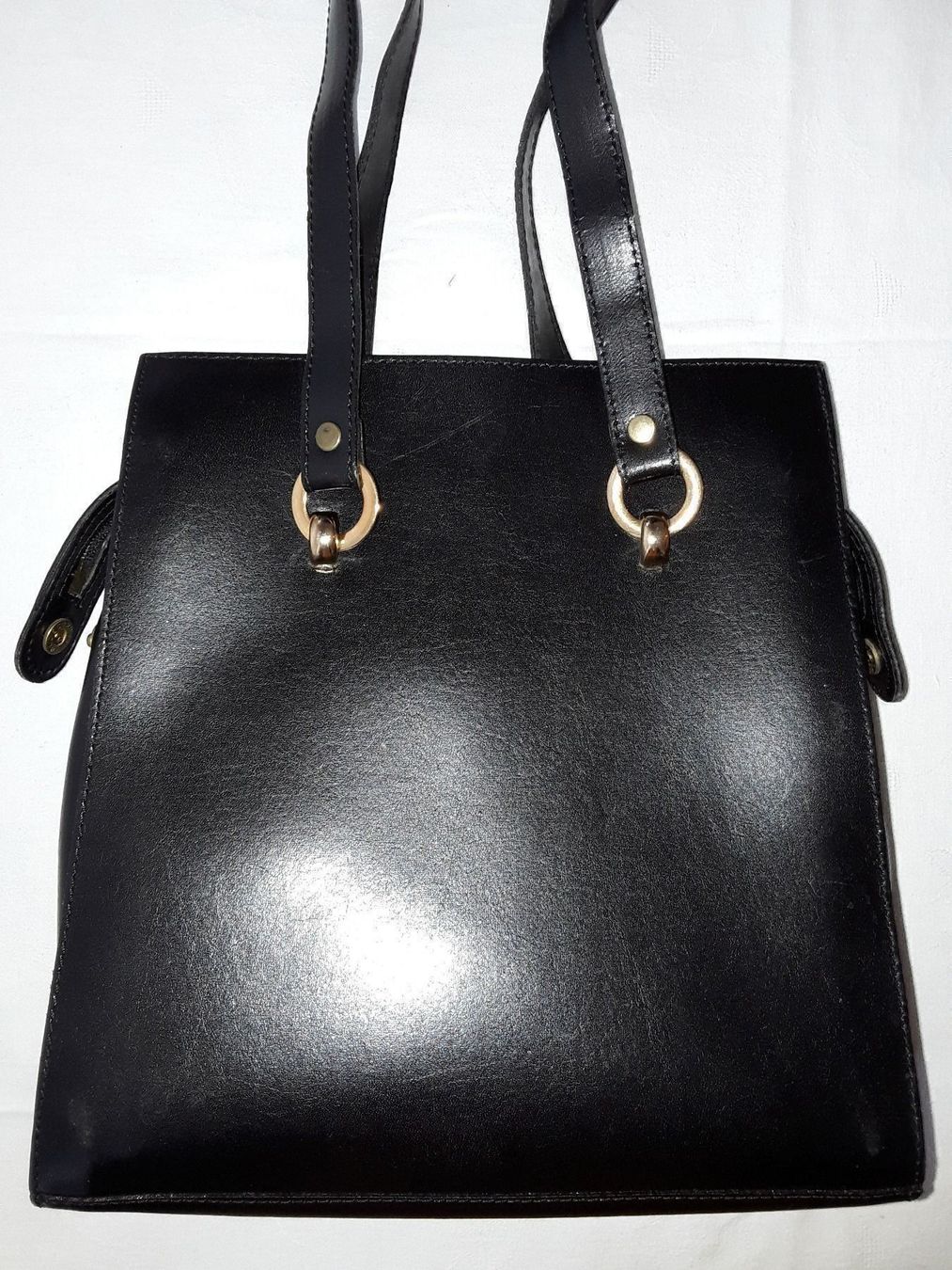Taschen für Damen: Ledertasche – Gebraucht aus Basel von dept 1