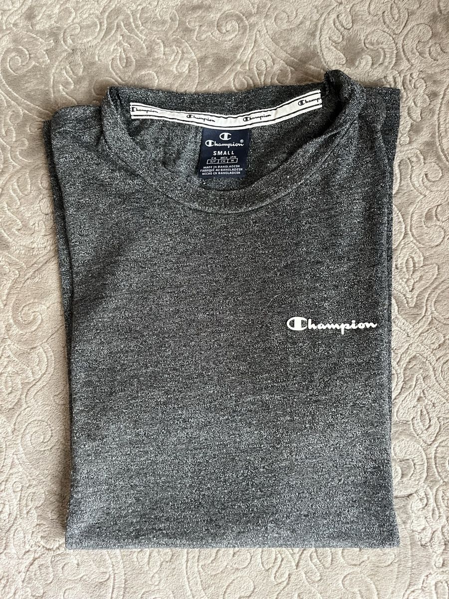 Champion T-shirt: T shirt gris  – Nuovo (secondo la descrizione) da Genève venduto da soraia.simao