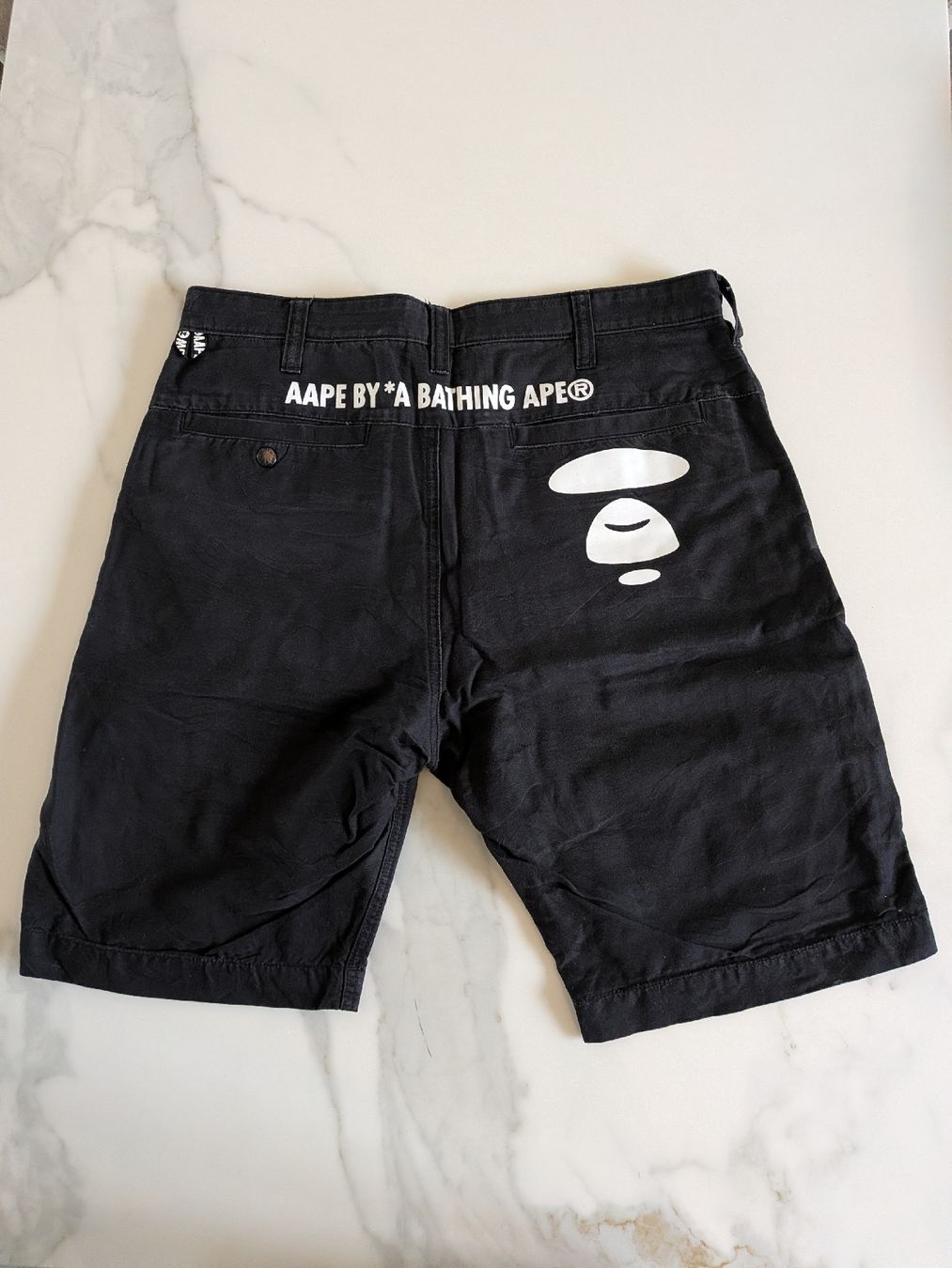 Pantaloni: Short Aape (Bape) – Usato da Genève venduto da Venellah 1