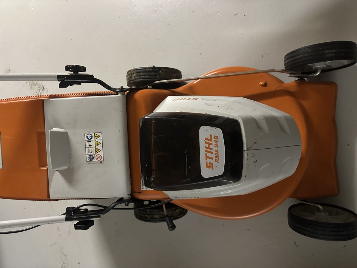 Stihl Tondeuses à gazon: Rasenmäher Akku Stihl  – D'occasion à Altstätten SG par dav_phk5 2