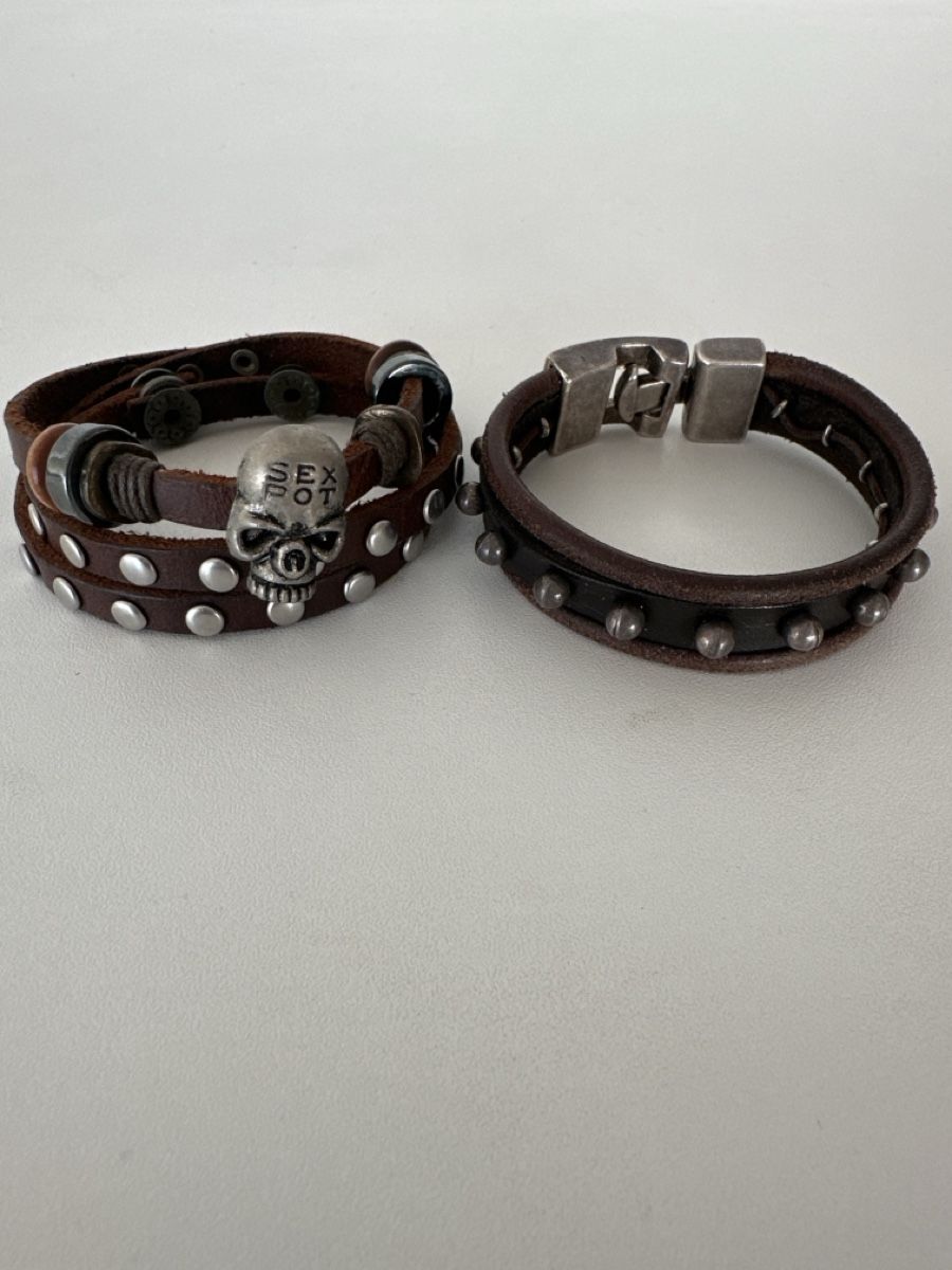 Bracciali & Braccialetti: Cool Leather Bracelets, brown, with Skull & Silver studs – Nuovo (secondo la descrizione) da Binningen venduto da can_s2yh