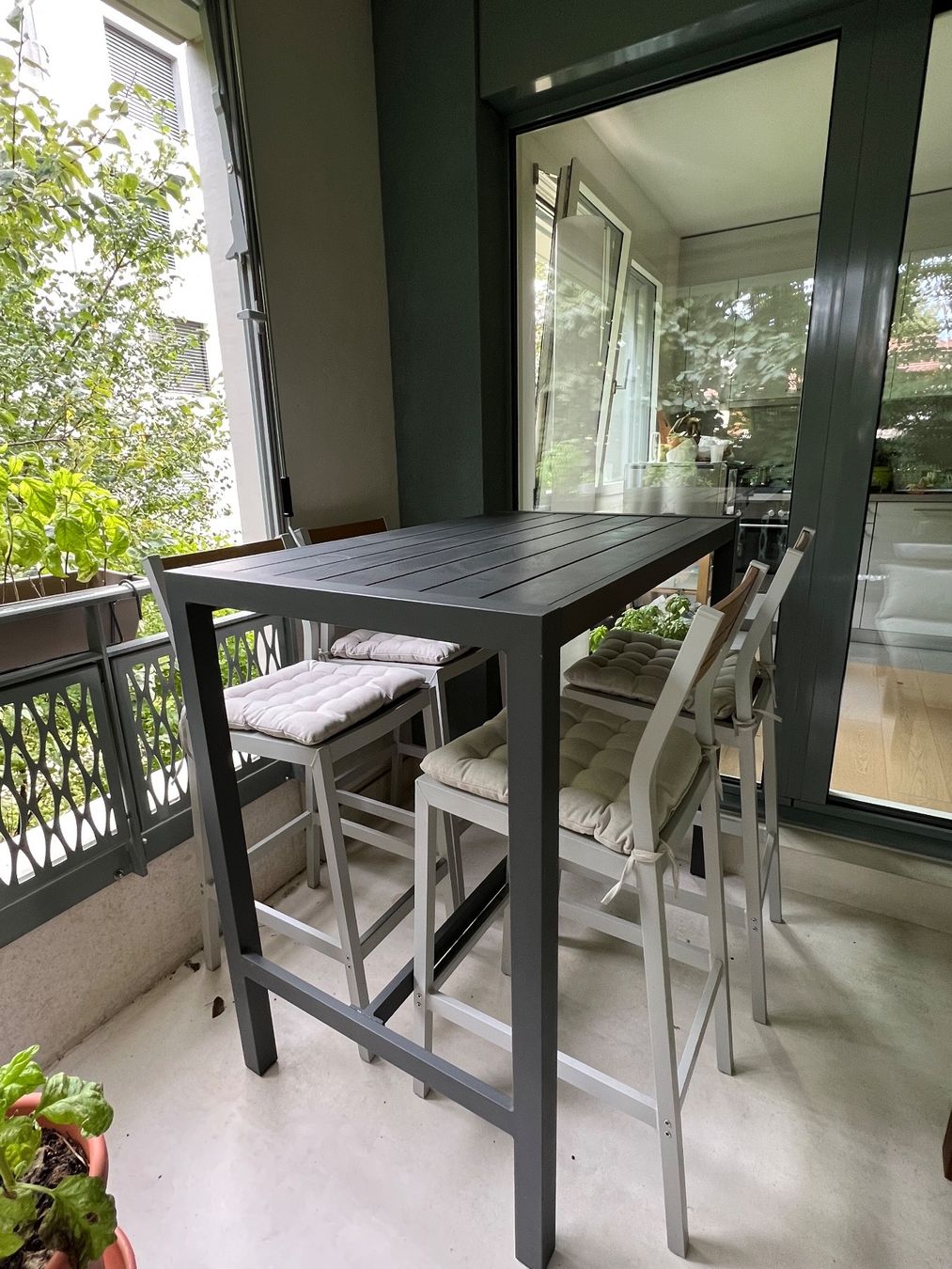 Ikea Set di tavolo e panche: Garden - balcony table + 4 chairs – Usato da Corsier GE venduto da Karol_save_planet