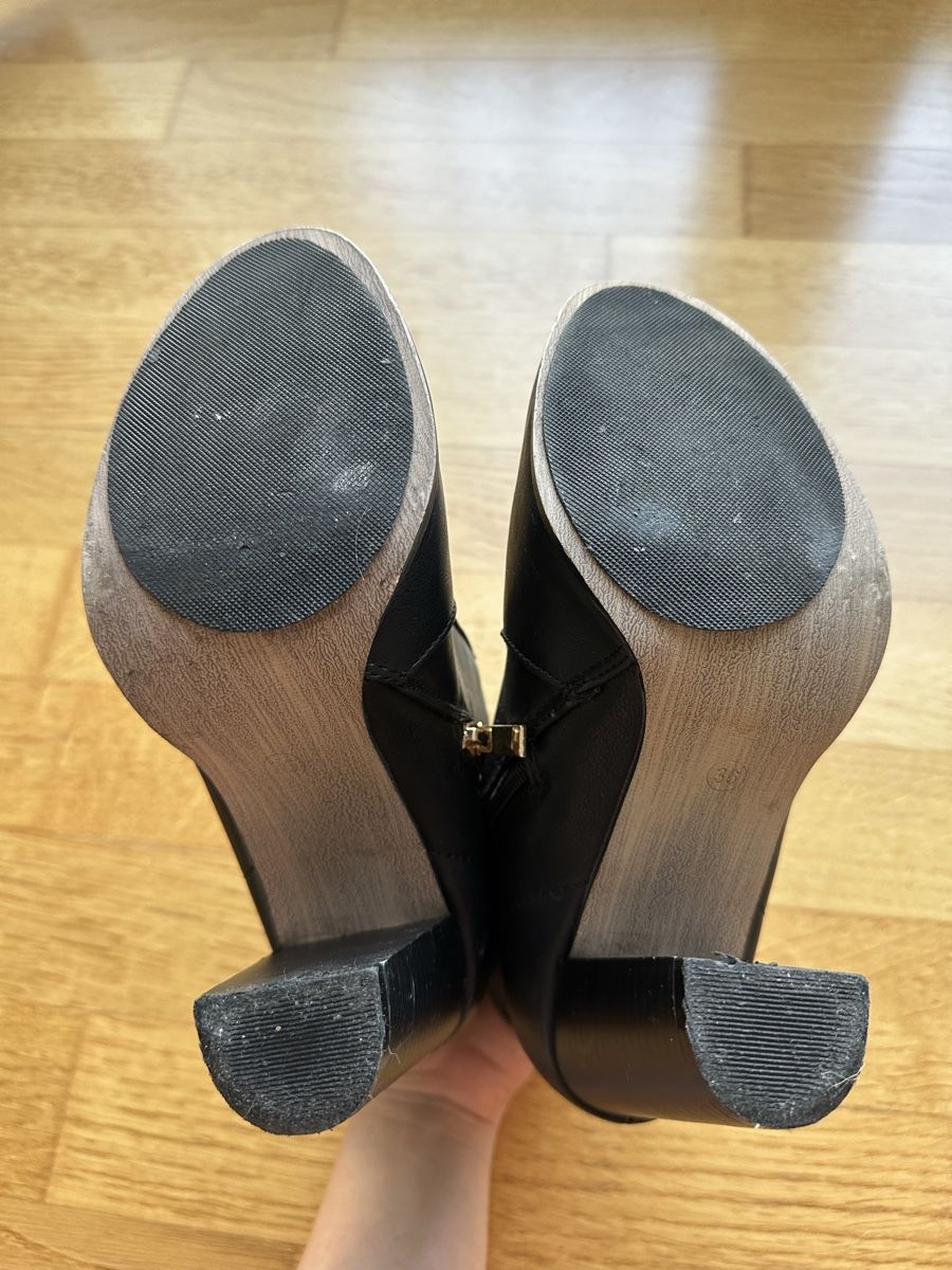 Scarpe da donna: Schwarze Stiefeletten, Grösse 38 – Usato da Olten venduto da sar_zs6d 1