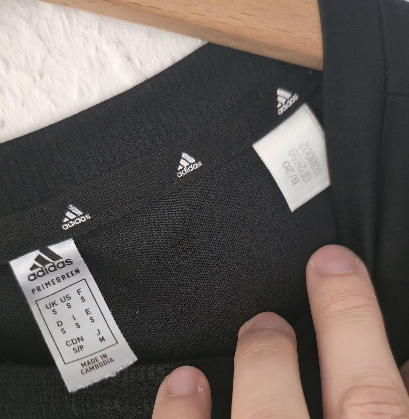 Adidas T-shirt: T-shirt Adidas noir - Taille S – Usato da Genève venduto da MariaS2 2