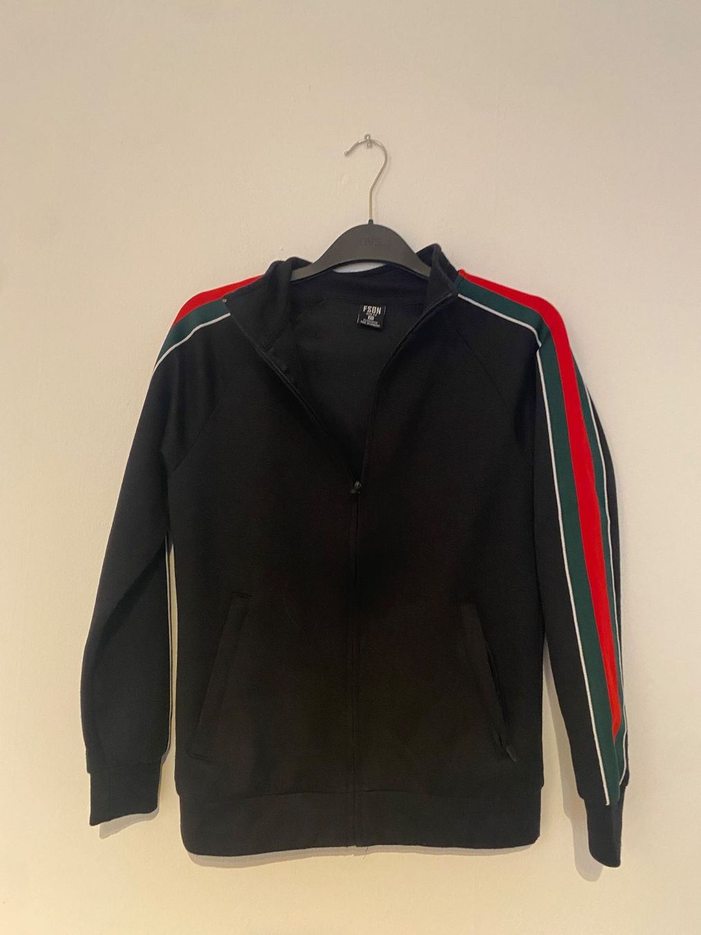 Maglioni & Felpe: Schwarzer Zip Pullover (mit Reissverschluss (Grösse XS) – Usato da Basel venduto da vul_ws96