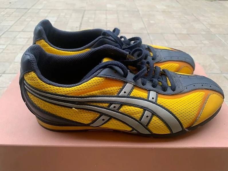 Scarpe da uomo: Chaussures Asics état neuf – Usato da Genève venduto da Southron