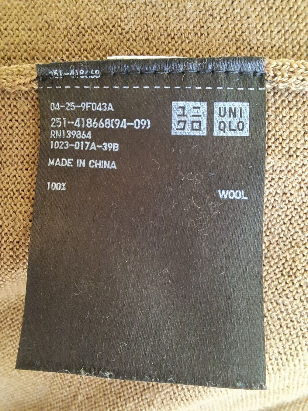 Maglioni & Felpe: Leichter Pullover aus Schurwolle von Uniqlo, M/S – Usato da Volketswil venduto da ronbons 6