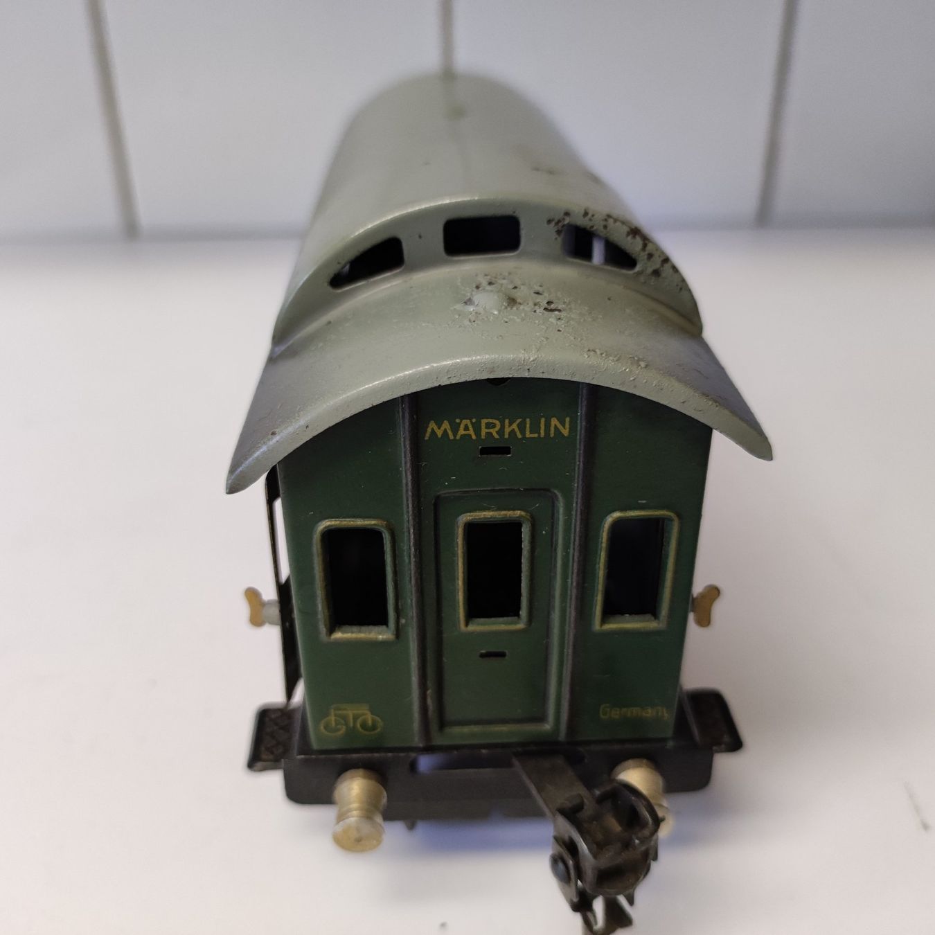 Märklin Modellini di ferrovie: MäRKLIN Gepäckwagen mit Reichsbahnemblem – Usato da Seuzach venduto da Loeckeli01 2