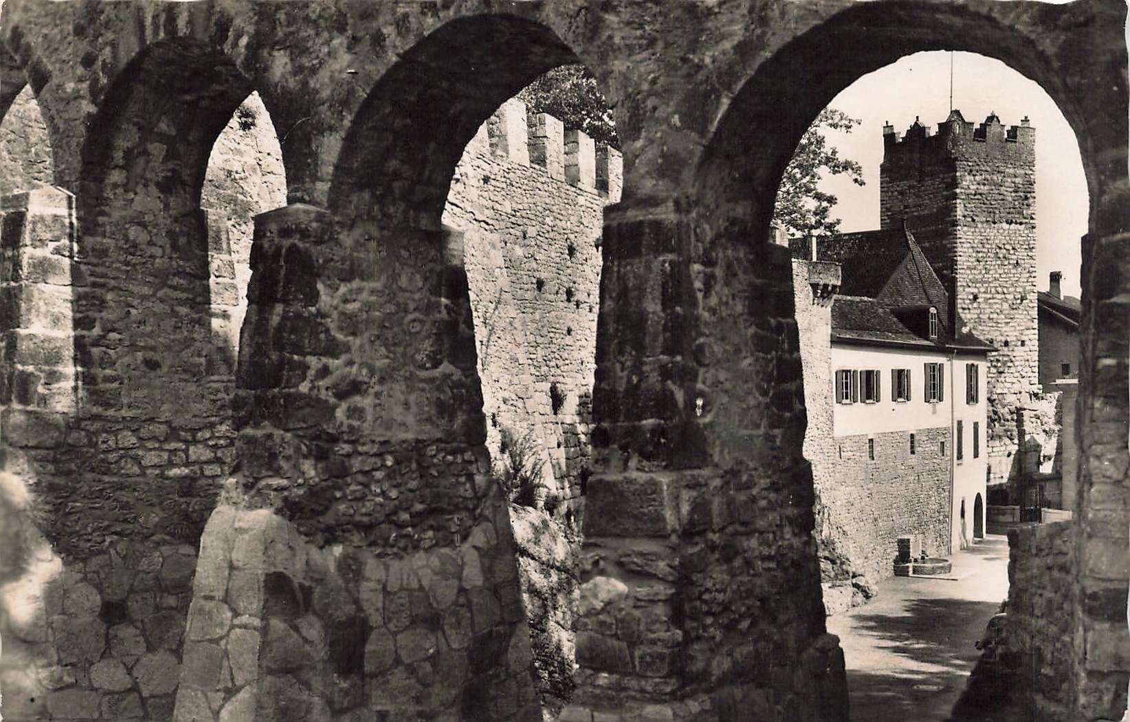 Cartoline postali: Chateau de Neuchâtel les remparts – Usato da Biasca venduto da Blenio71
