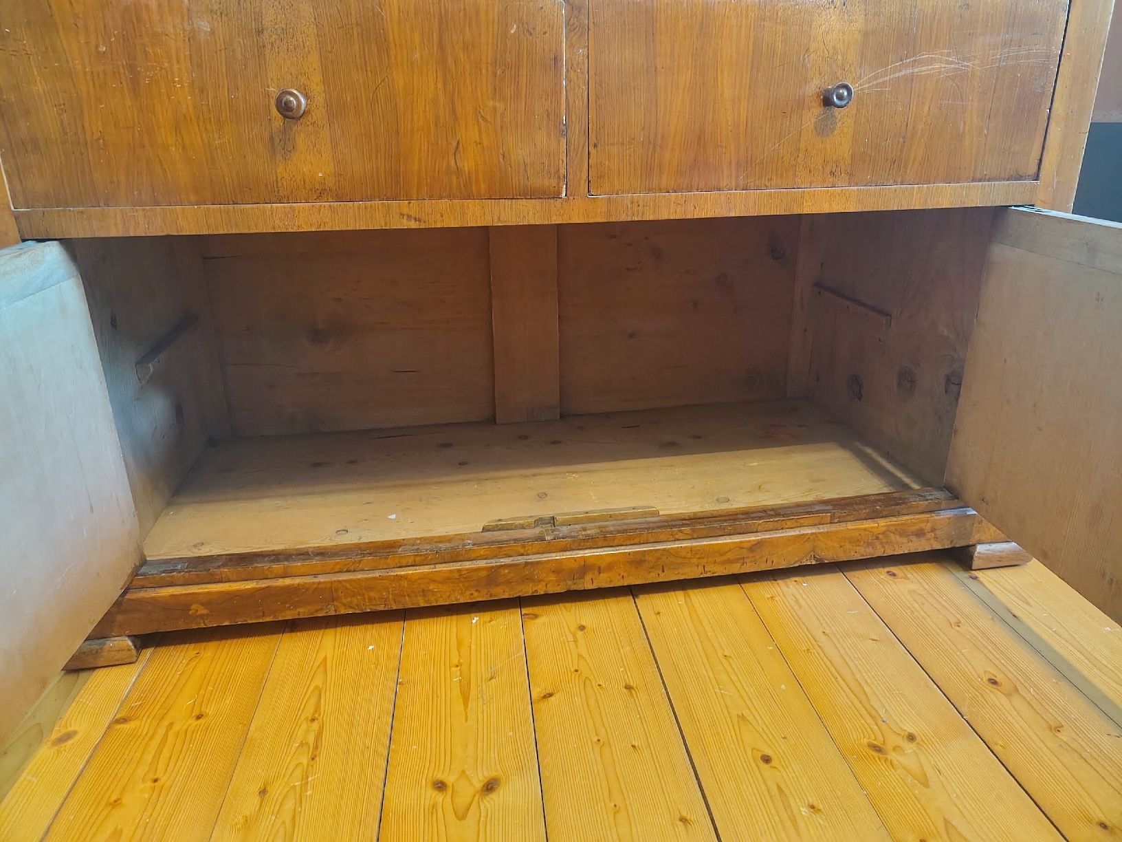 Cassettiere: Holz Möbel – Usato da Warth venduto da dailerd 4