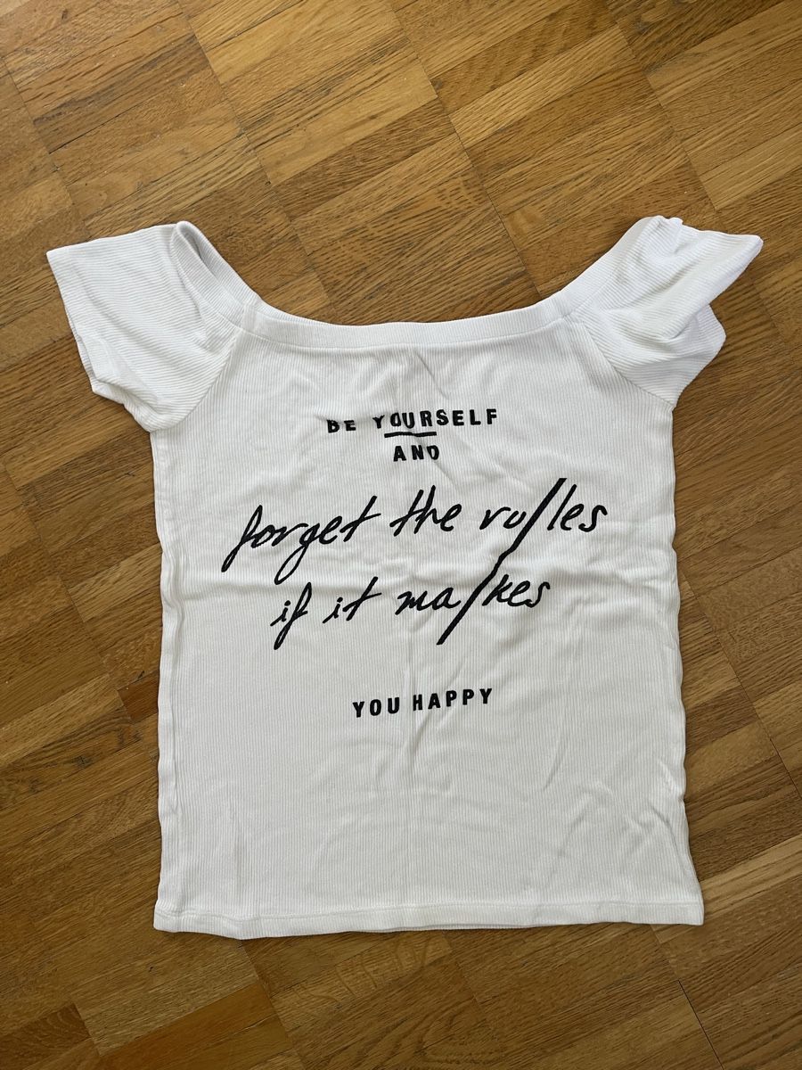 Bershka Top: Off-shoulder crop top Bershka – Usato da Zürich venduto da WeisserPlanet