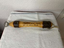 Massiver Flaschenöffner aus Holz