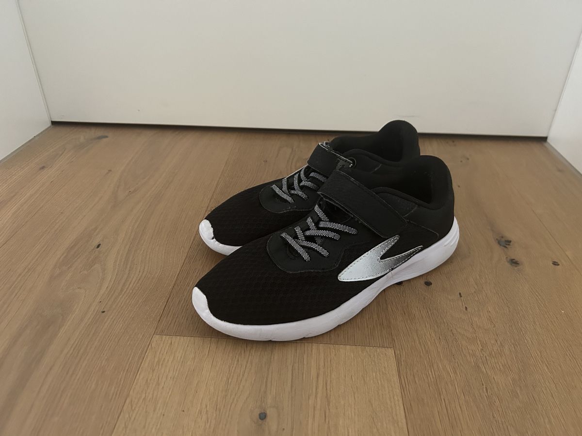 Schuhe für Jungen: Vty Hallenschuhe Grösse 38 – Gebraucht aus Unterlangenegg von Dodo2108