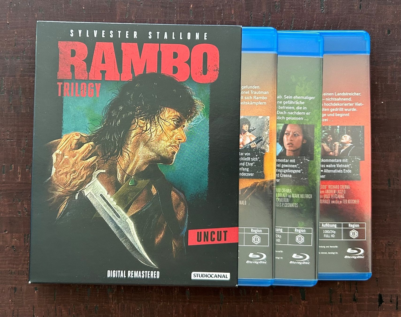 Tutti i DVDs: Rambo Trilogy / uncut / Sylvester Stallone – Usato da Füllinsdorf venduto da VIDEO-ARCHIVES 2