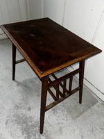 Alter Beistelltisch aus Holz