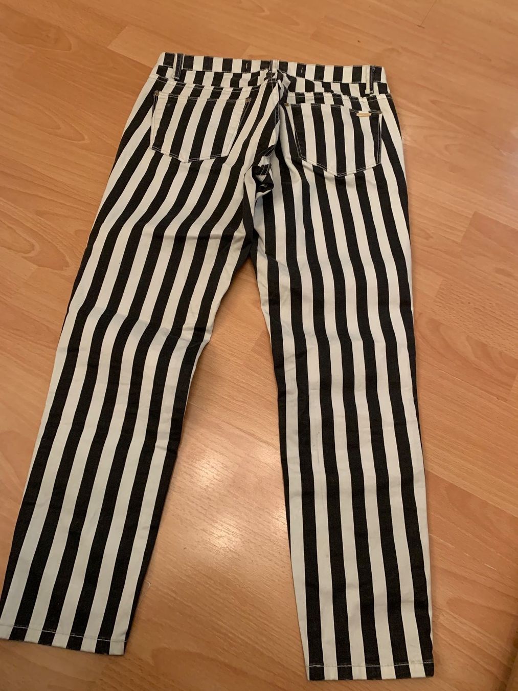 Zara Pantaloni: Joli pantalon rayé Zara t. 36 – Usato da MEYRIN venduto da Gwendo10 1