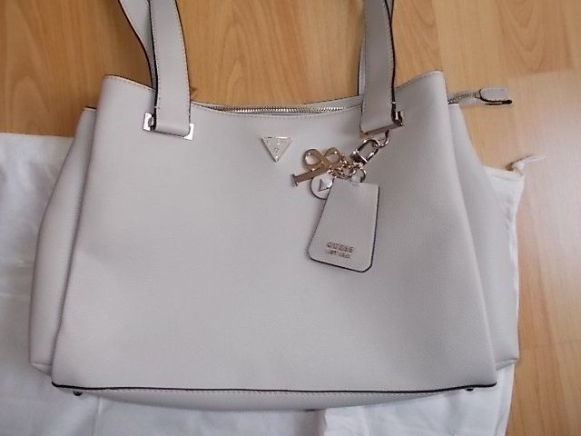 Guess Borse da donna: Neue Guess Tasche – Nuovo e nell'imballaggio originale da Chexbres venduto da indi03