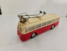 Modelleisenbahn  roter Eheim Bus