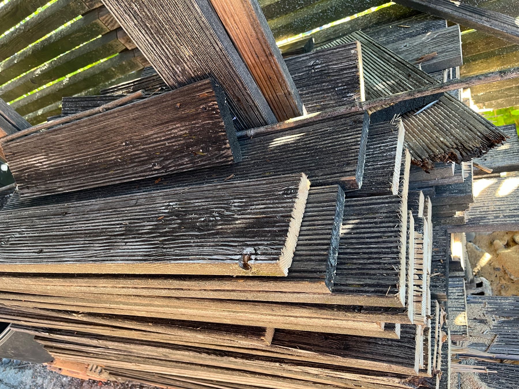 Articoli in legno: Holz Lärche Brennholz – Usato da Birmensdorf ZH venduto da makelin 1