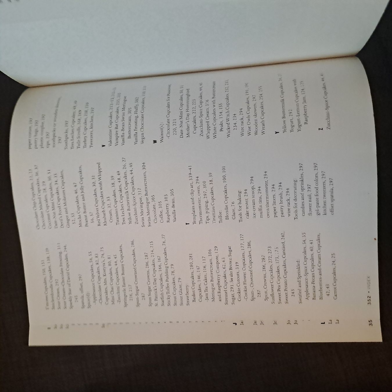 Libri: Cupcakes by Martha Stewart's – Usato da Oberengstringen venduto da ger_v5h5 3