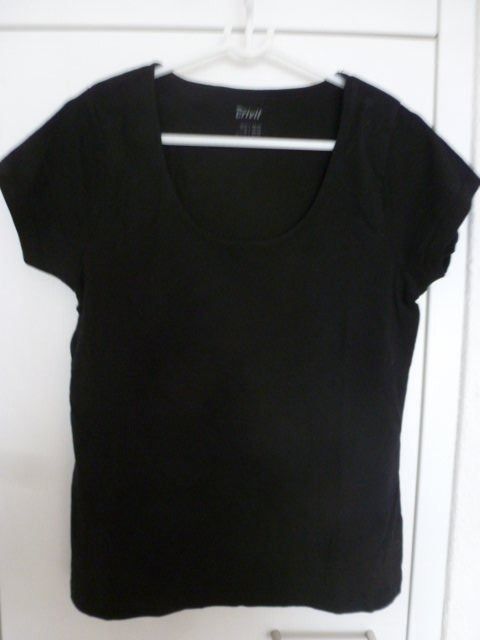 T-shirt: T-Shirt schwarz – Usato da Luzern venduto da Ankerli