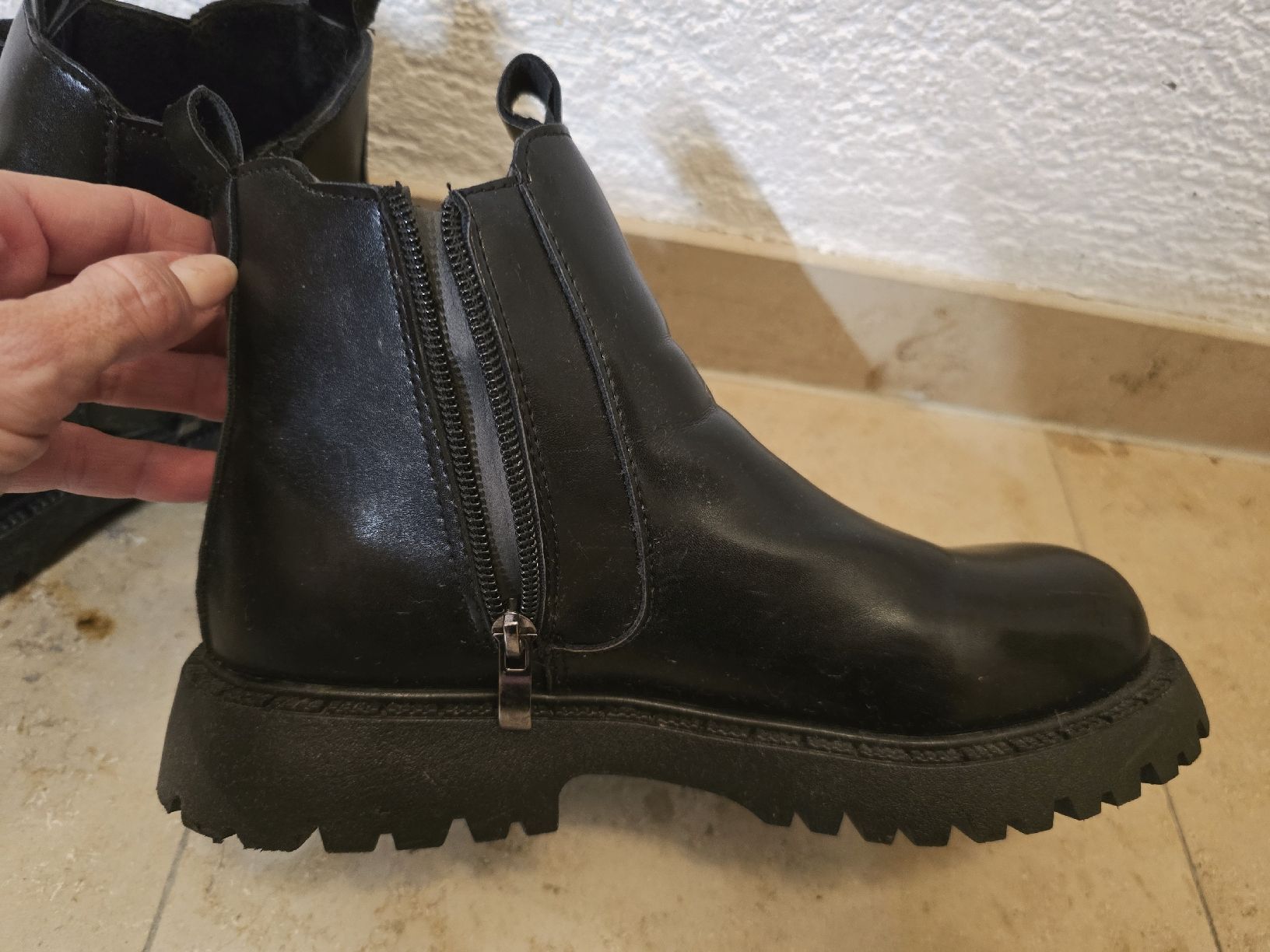Schuhe für Mädchen: Schwarze Winterstiefeletten mit Schleife, Grösse 38, TOP! – Neu (gemäss Beschreibung) aus Lommiswil von PositiveVibe 1