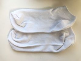 1 Paar Weisse Socken / Sneakersocken / Knochensocken