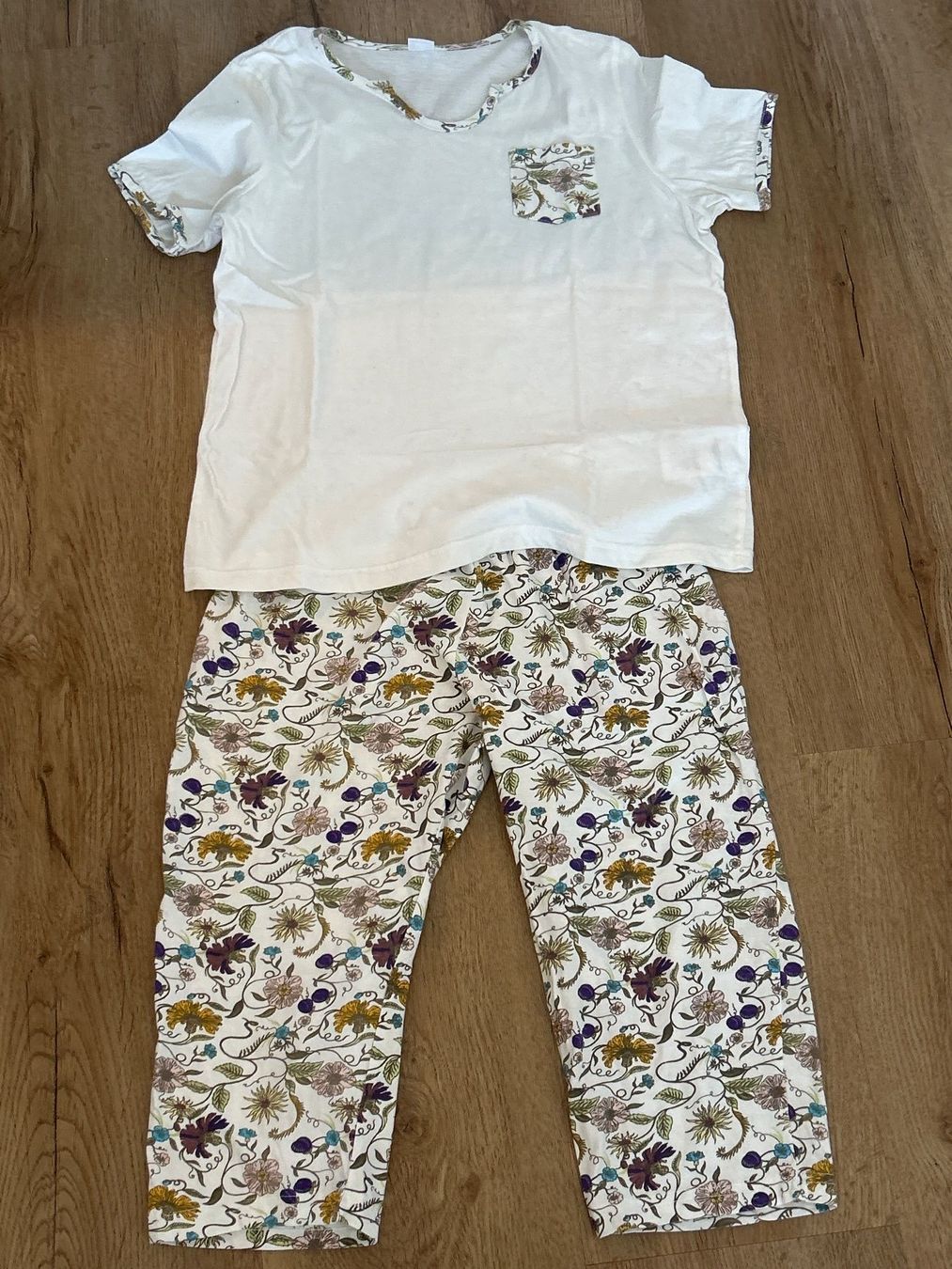 Negligees & Pigiami: Kurzarm Pyjama mit Capri Hose mit Blumenmuster Gr. 36/38 – Nuovo (secondo la descrizione) da Brunnen venduto da Nala2929 1