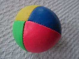 Vierfarbiger, kleiner Lederball