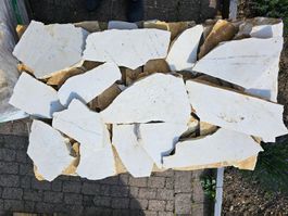 Natursteinplatten aus Süditalien vom Typ Pietra Albanese