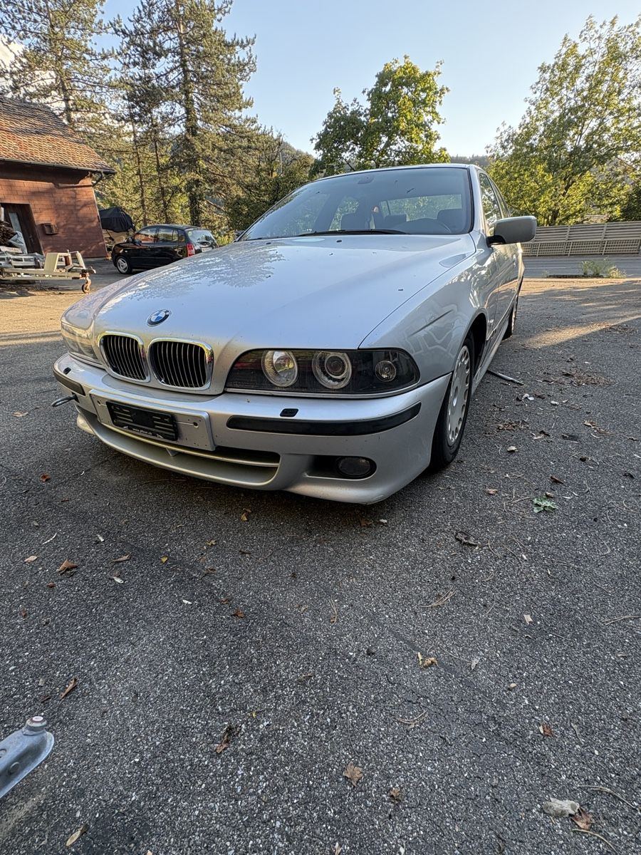 BMW Autos: E39 523i – Défectueux à Fisibach par DenizUsemDorf