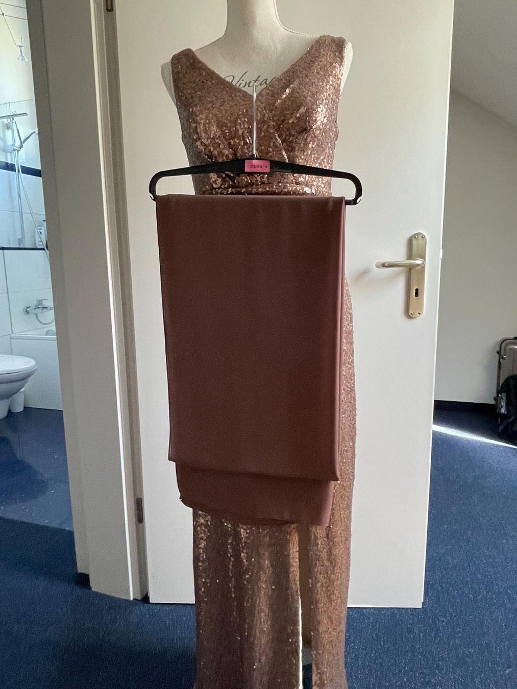 Kleider: Abendkleid – Gebraucht aus Stallikon von nirakhtugarev 3