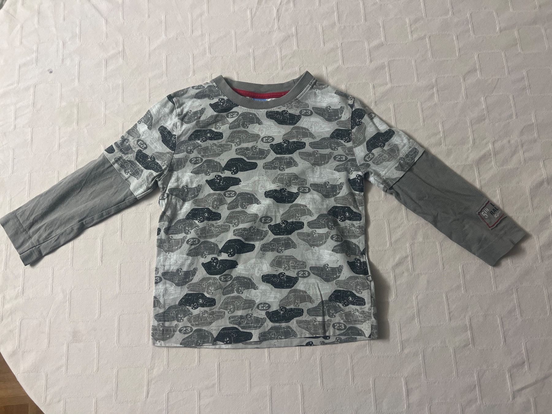 Lotti & Set di vestiti: 4x Kinder Langarmshirts Gr 104 – Usato da Basel venduto da friceberg2 2
