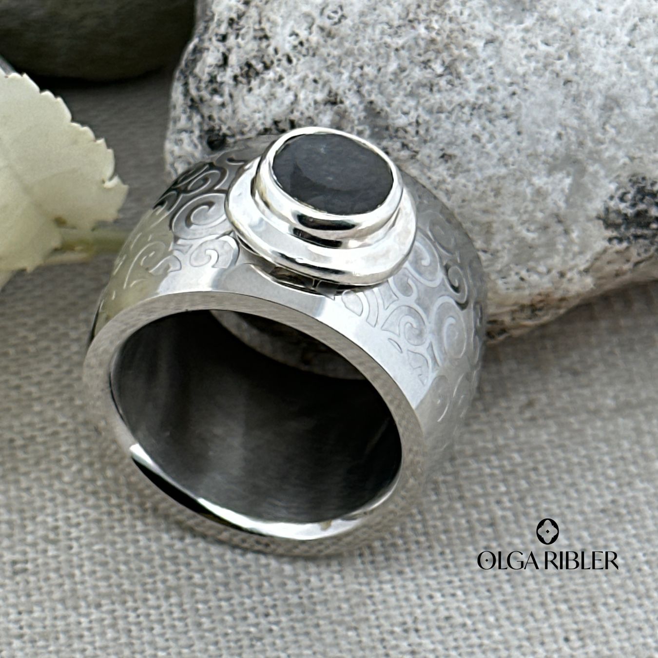 Olga Ribler Bagues: Edelstahlring mit Labradorit, Gr. 62 – Neuf (Voir description) à Luzern par MonikaS03 4