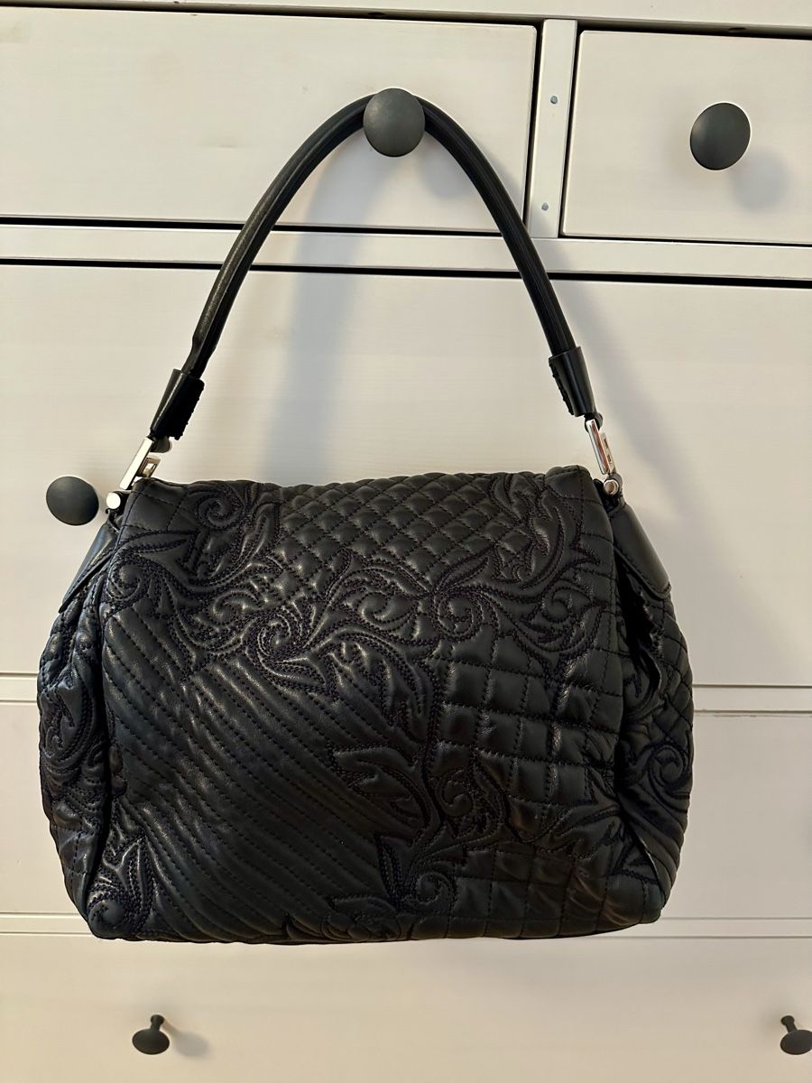 Versace Borse da donna: Versace Black Leather Shoulder Bag - Great Condition – Nuovo (secondo la descrizione) da Langnau am Albis venduto da vitaklimova 2