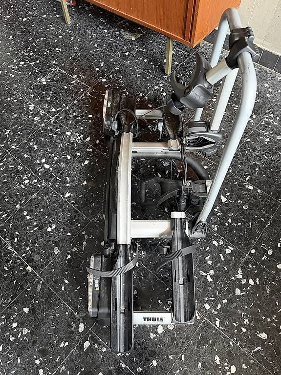 Box da tetto: Porte-vélos Thule pour coffre utilisé. 2 vélos – Usato da Versoix venduto da Pfalconnet 4