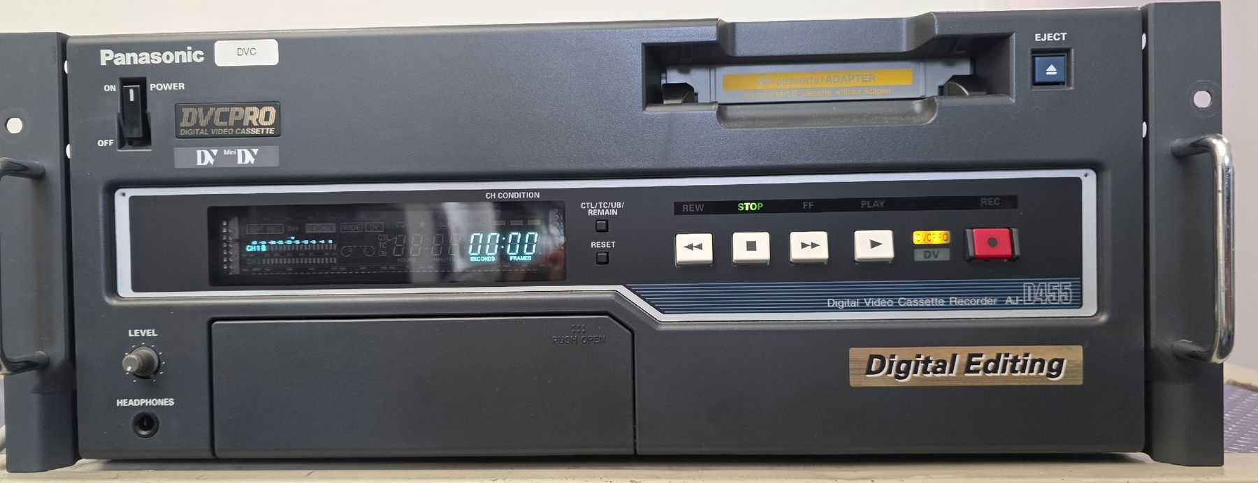Panasonic Registratori: Panasonic AJ-D455E DVCPRO / DV Digital Video Broadcast Profi – Usato da Kloten venduto da PcManuM