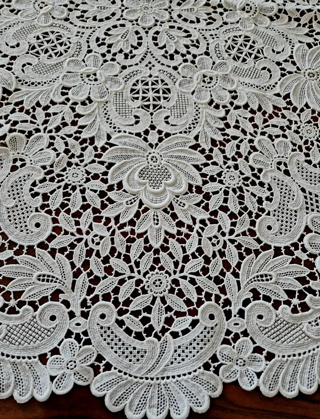 Sonstige Tischwäsche: Plauener Spitze Tischdecke  Dm 85cm – Neu (gemäss Beschreibung) aus Bern von Antikbatik 7